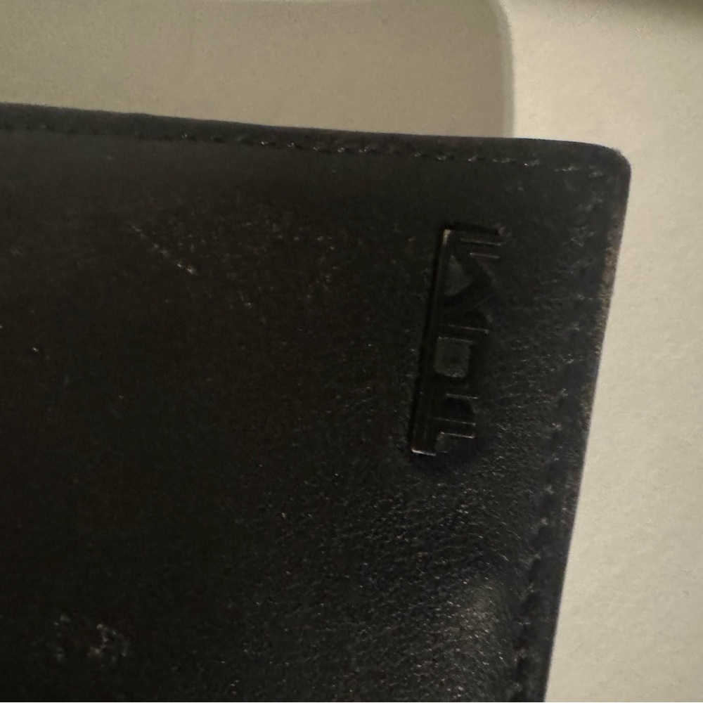 Tumi Leather Wallet - Picture 2 of 9